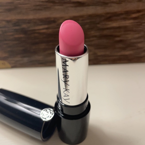 Mary Kay gel semi-shine lipstick - Picture 4 of 4